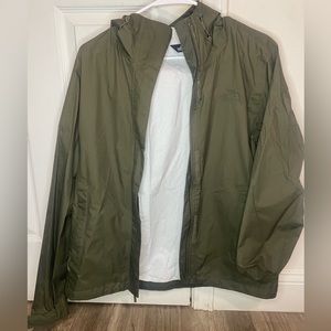 North face waterproof hooded rain jacket. Size M in olive green